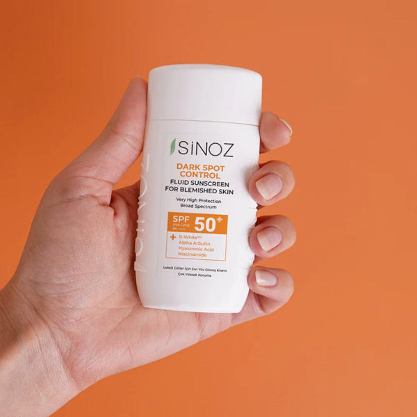واقي الشمس السائل من سينوز بعامل حماية SPF50+ للبشرة المعرضة للبقع - حماية لطيفة وعطرة من الشمس وتوحيد لون البشرة، 50 مل 