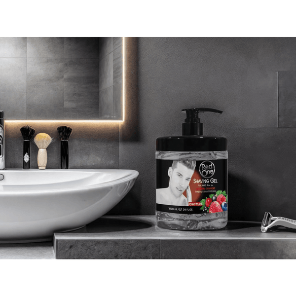 جل حلاقة ريد وان برائحة فاكهة الغابة 1000 مل - كريمي، مرطب، وحلاقة لا تسبب تهيج البشرة